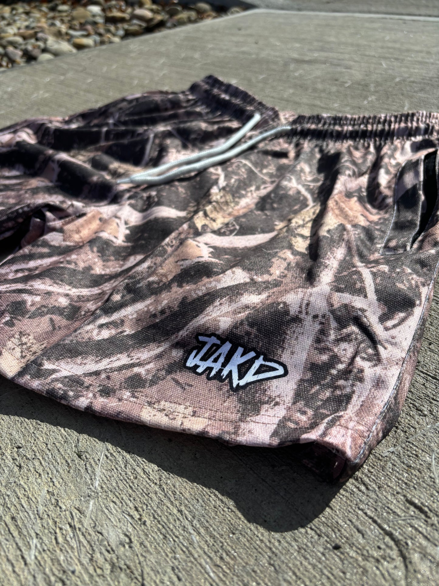 DESERT CAMO 5" INSEAM MESH SHORTS