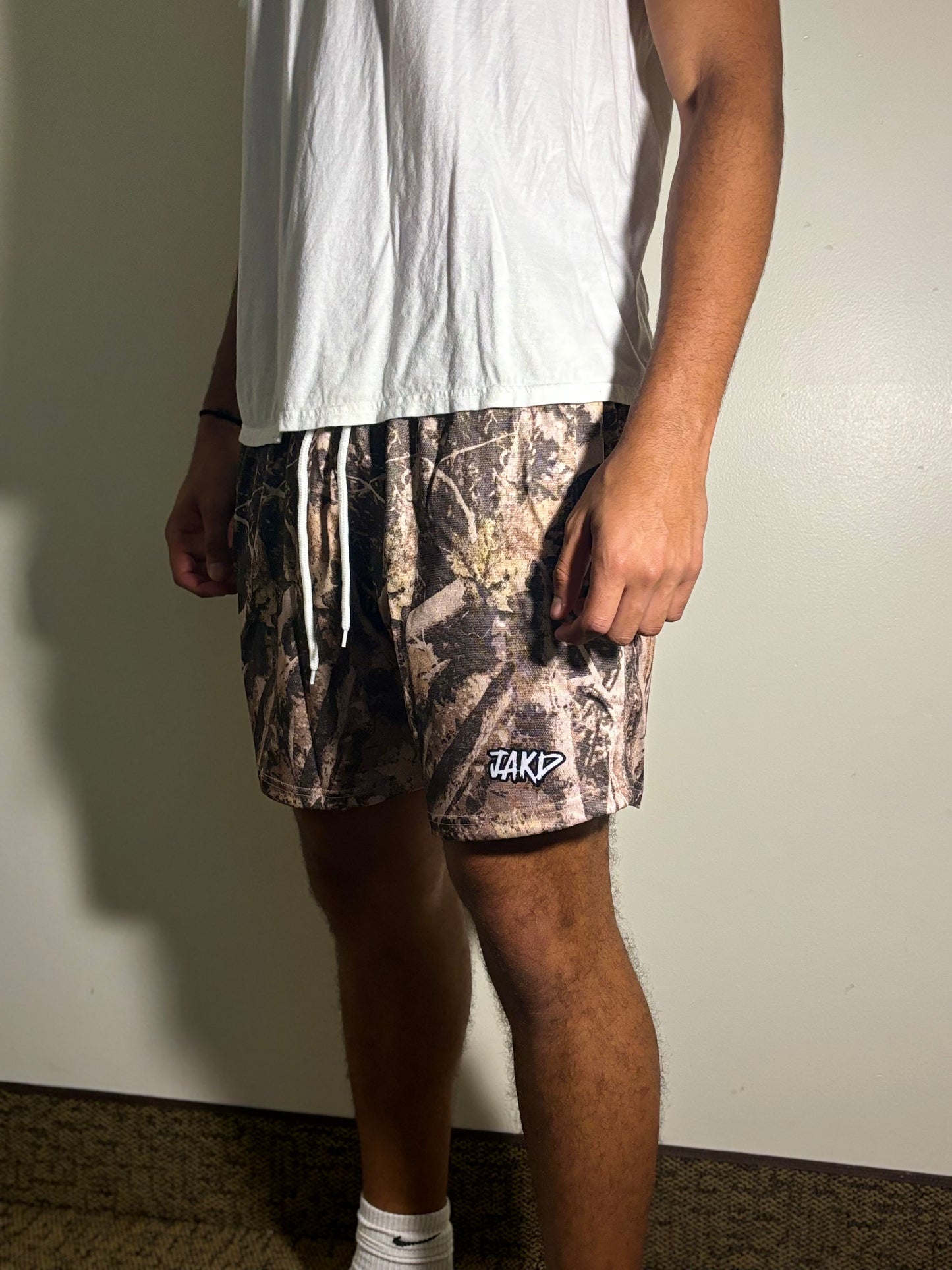 DESERT CAMO 5" INSEAM MESH SHORTS